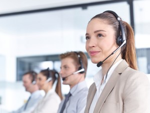 live answering service woman with headset 